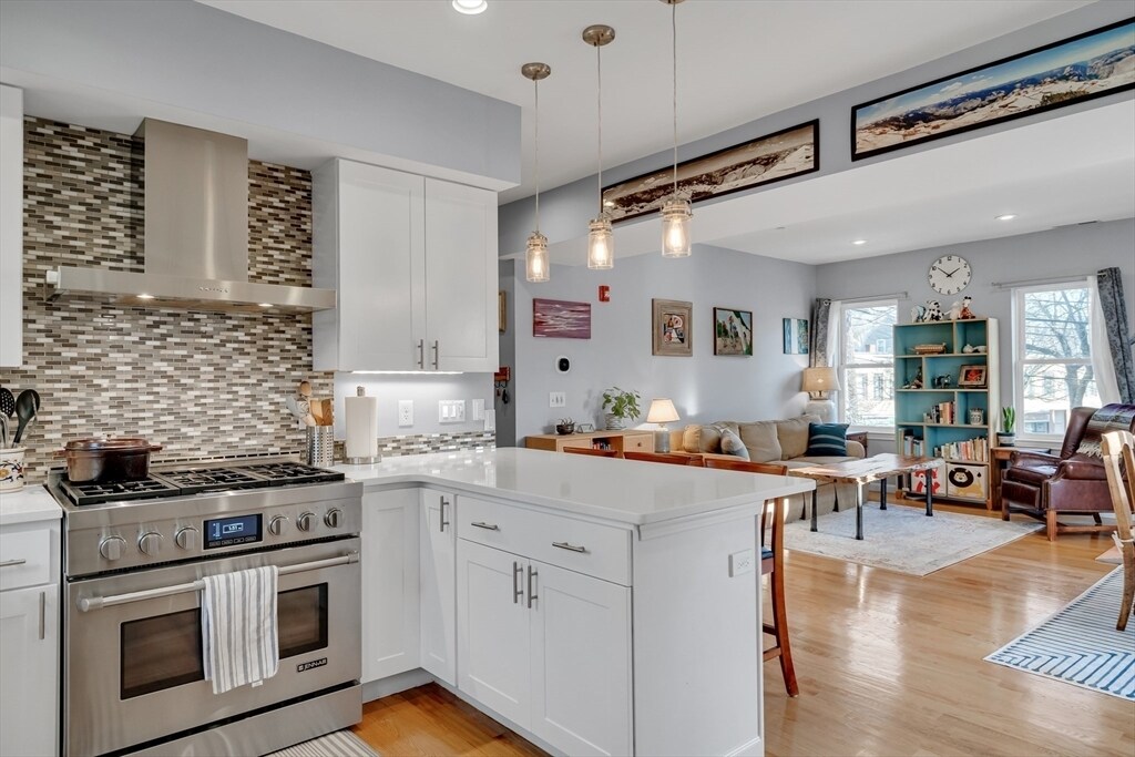 104 Holland St in Somerville, MA - Building Photo