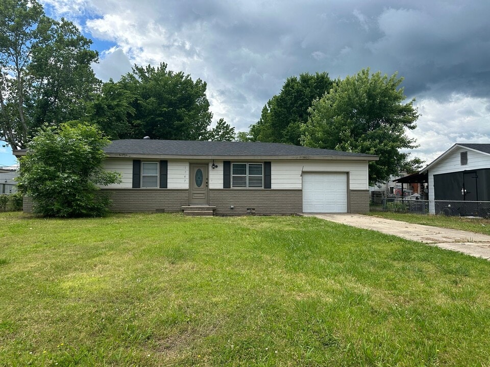 1747 Pleasant Valley Pl in Van Buren, AR - Building Photo