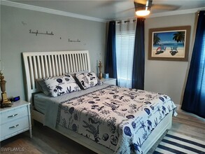 125 Queen Palm Dr in Naples, FL - Building Photo - Building Photo