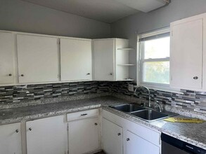 2524 Loy Lake Rd in Denison, TX - Foto de edificio - Building Photo