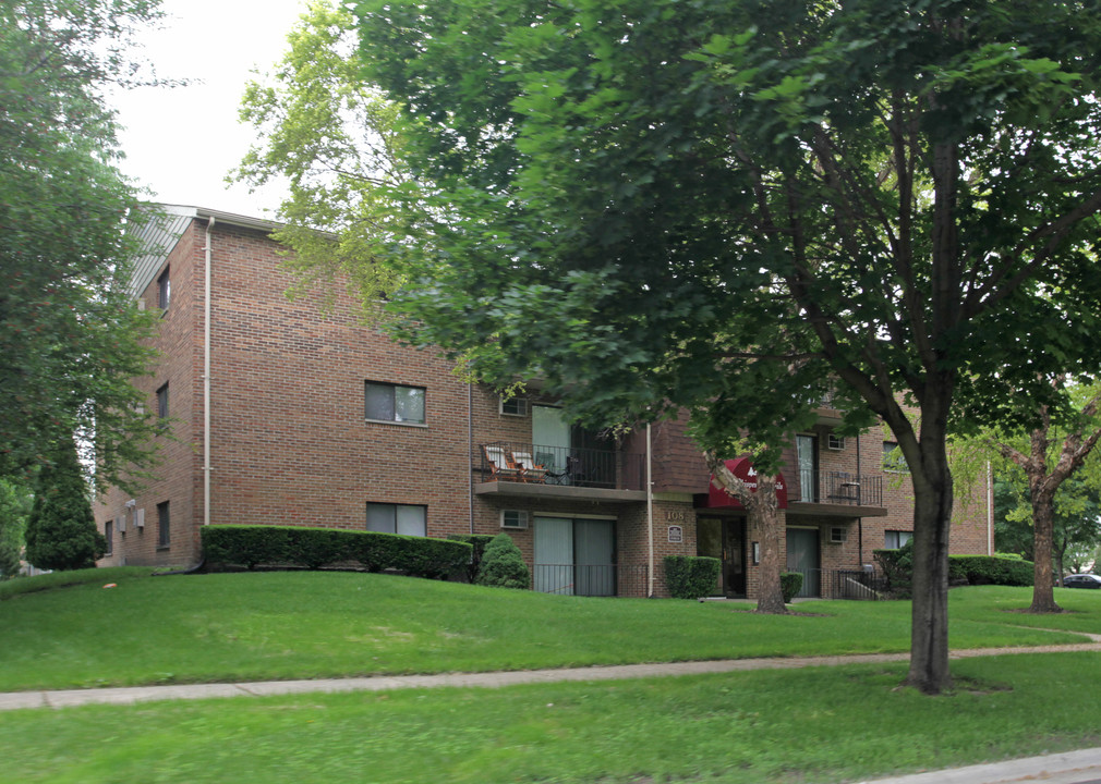 Whispering Trail Apartments in Naperville, IL - Building Photo