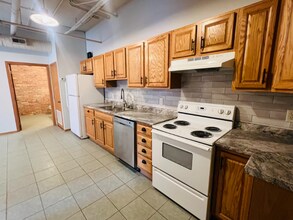 311 N 8th St, Unit 310 in Lincoln, NE - Foto de edificio - Building Photo