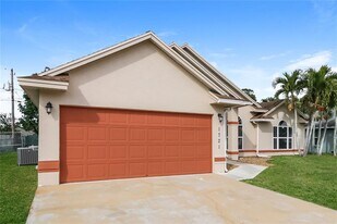 4031 Claremont Dr in New Port Richey, FL - Building Photo