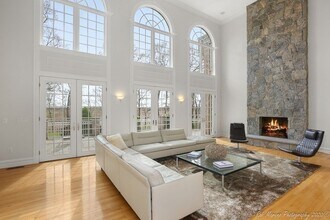 11 Elizabeth Way in Lynnfield, MA - Building Photo - Building Photo
