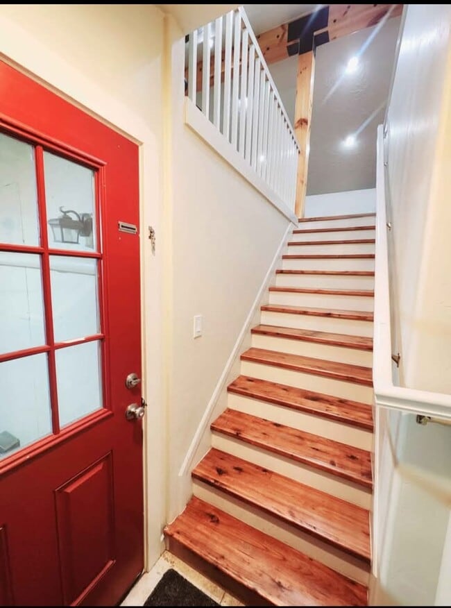 733 Sherry Rd, Unit Garage Apartment