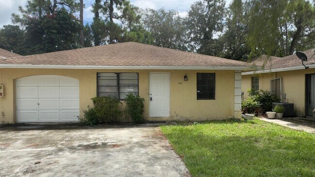 1119 Goldenrod Rd in Wellington, FL - Building Photo - Building Photo