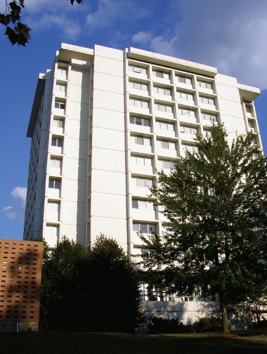 Sanford Hall in Charlotte, NC - Building Photo