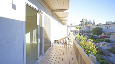 Plum Street Garden Apartments in Capitola, CA - Building Photo - Interior Photo