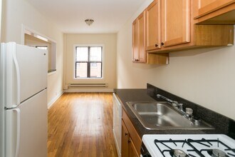 665 W Cornelia Ave, Unit N3 in Chicago, IL - Foto de edificio - Building Photo