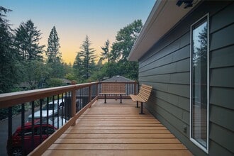 3801 SW Hamilton St in Portland, OR - Building Photo - Building Photo