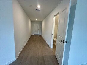 13310 Rayhill Dr in Conroe, TX - Foto de edificio - Building Photo