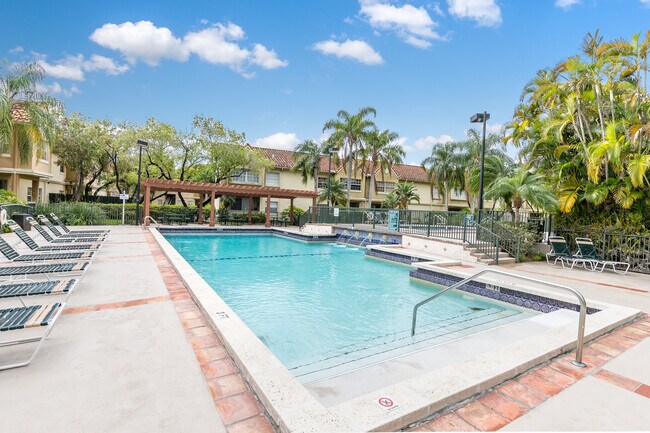 18626 NW 68th Ave in Hialeah, FL - Building Photo - Building Photo