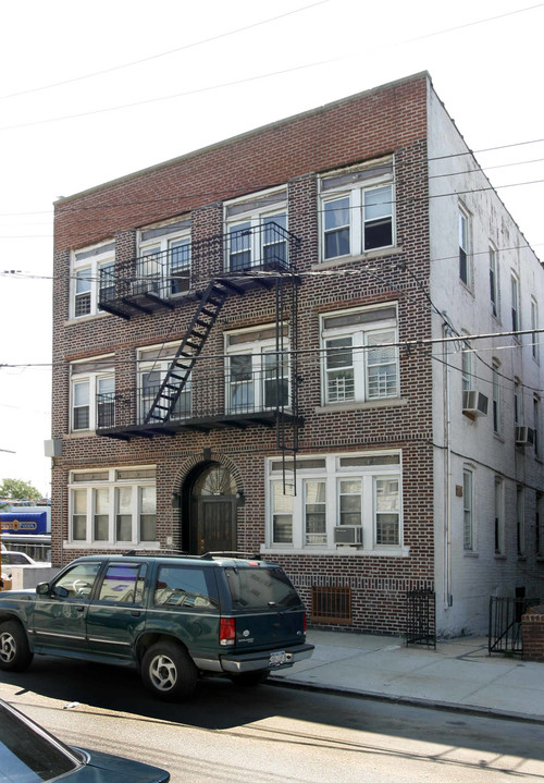 38 Hill St in Brooklyn, NY - Building Photo