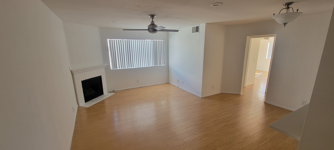 14126 Tiara St, Unit APT# 2-R in Los Angeles, CA - Building Photo