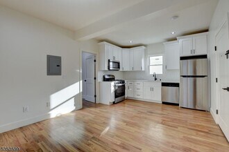 135 Forest St in Montclair, NJ - Building Photo - Building Photo