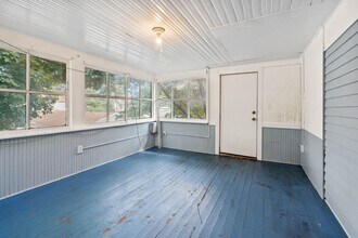 904 Clay St in Cedar Falls, IA - Building Photo - Building Photo