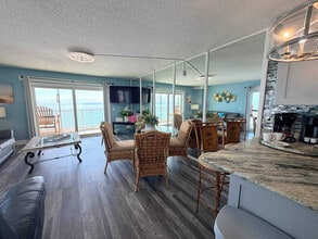 8743 Thomas Dr in Panama City Beach, FL - Building Photo - Building Photo