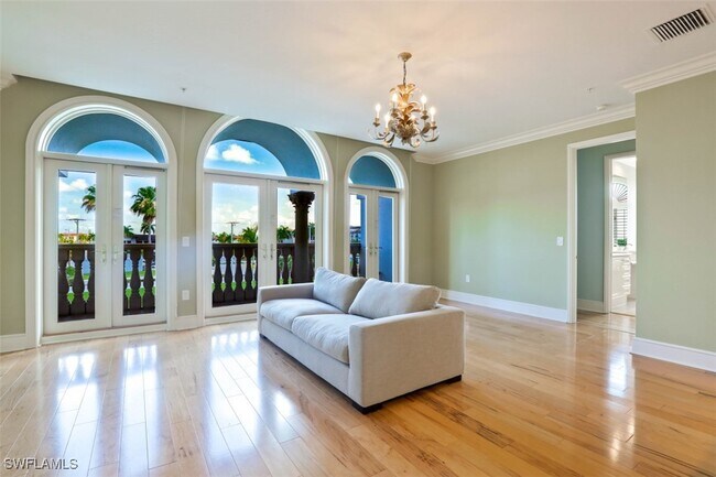 900 5th Ave S in Naples, FL - Building Photo - Building Photo