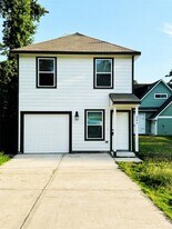 245 Water Oak in Livingston, TX - Building Photo