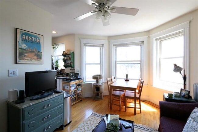 333 Harvard St, Unit 15 in Cambridge, MA - Foto de edificio - Building Photo