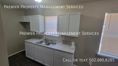 6603 Strawberry Ln in Louisville, KY - Building Photo - Building Photo