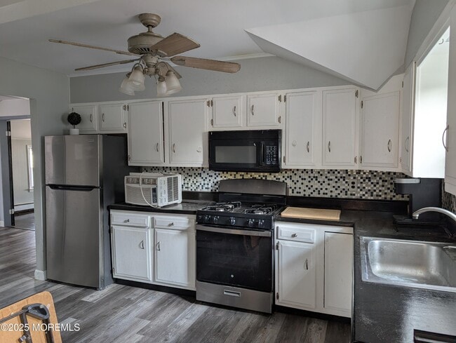 164 Port Monmouth Rd in Keansburg, NJ - Building Photo - Building Photo