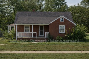 4716 Plank Rd in Fredericksburg, VA - Building Photo