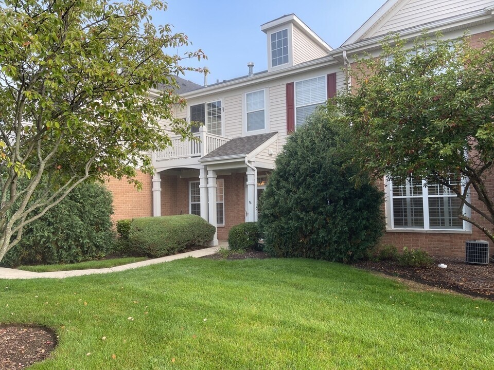 4268 Savoy Ln in McHenry, IL - Building Photo