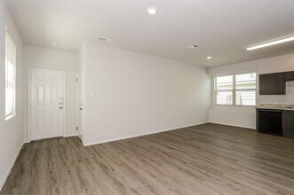 5525 Eagle Point Dr in Fort Worth, TX - Building Photo - Building Photo
