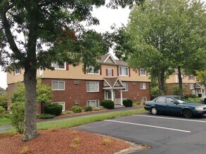 3951 Brown Ave in Manchester, NH - Building Photo - Building Photo
