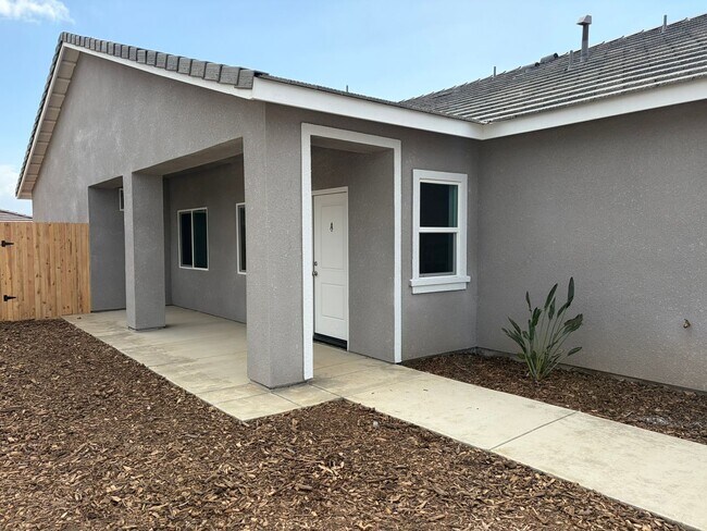 6011 Cougar Trl in Bakersfield, CA - Foto de edificio - Building Photo