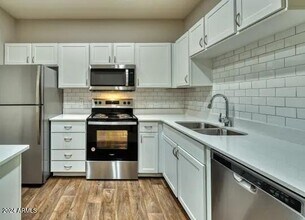 3625 E Ray Rd, Unit 2 in Phoenix, AZ - Building Photo - Building Photo