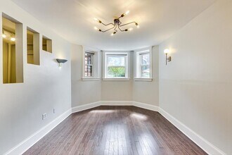 2340 W Augusta Blvd, Unit G in Chicago, IL - Building Photo - Building Photo