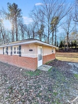 12364 Mason Ave in Chester, VA - Building Photo