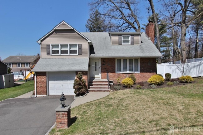 611 E Crescent Pkwy