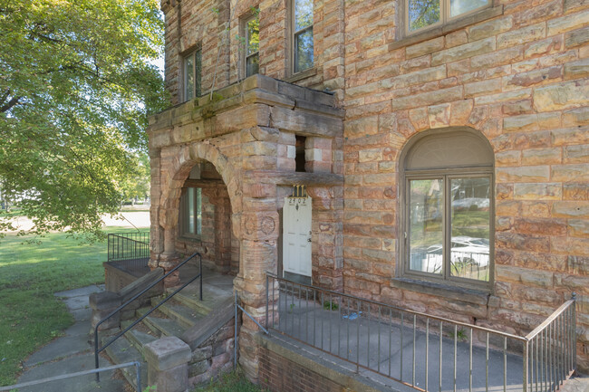 2406 Franklin Ave in Toledo, OH - Foto de edificio - Building Photo