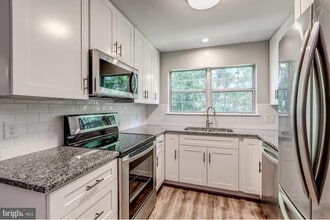 12020 Golf Ridge Ct in Fairfax, VA - Building Photo - Building Photo