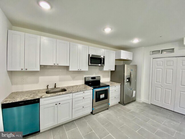 925 N Broad St-Unit -E in Philadelphia, PA - Building Photo - Building Photo