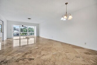2400 NE 36th St in Lighthouse Point, FL - Building Photo - Building Photo