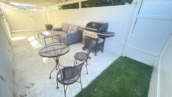 14217 Hatteras St in Los Angeles, CA - Building Photo
