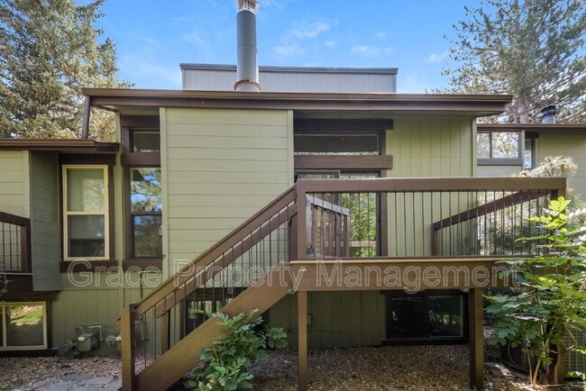 property at 4608 Greenbriar Ct