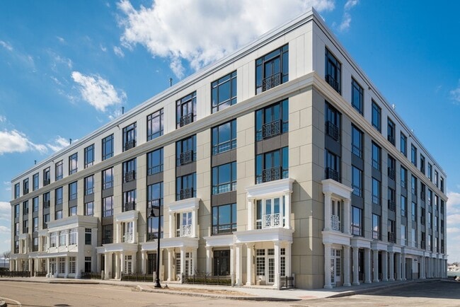 property at 10 Shipyard Dr