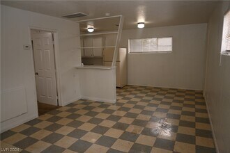 1610 Marlin Ave-Unit -A in Las Vegas, NV - Building Photo - Building Photo