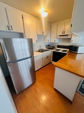 25925 Narbonne Ave in Lomita, CA - Foto de edificio - Building Photo