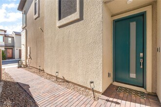 670 Infinity Rdg St in Las Vegas, NV - Building Photo - Building Photo