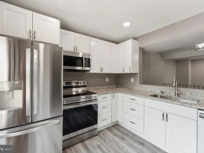 2213 Christy Pl in Herndon, VA - Building Photo - Building Photo