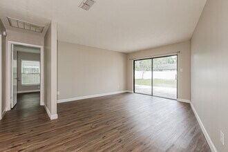 3819 Cloverhill Ct in Brandon, FL - Building Photo - Building Photo