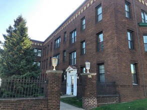 170 Summit Ave in St. Paul, MN - Building Photo - Interior Photo