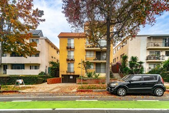 219 Montana Ave in Santa Monica, CA - Foto de edificio - Building Photo
