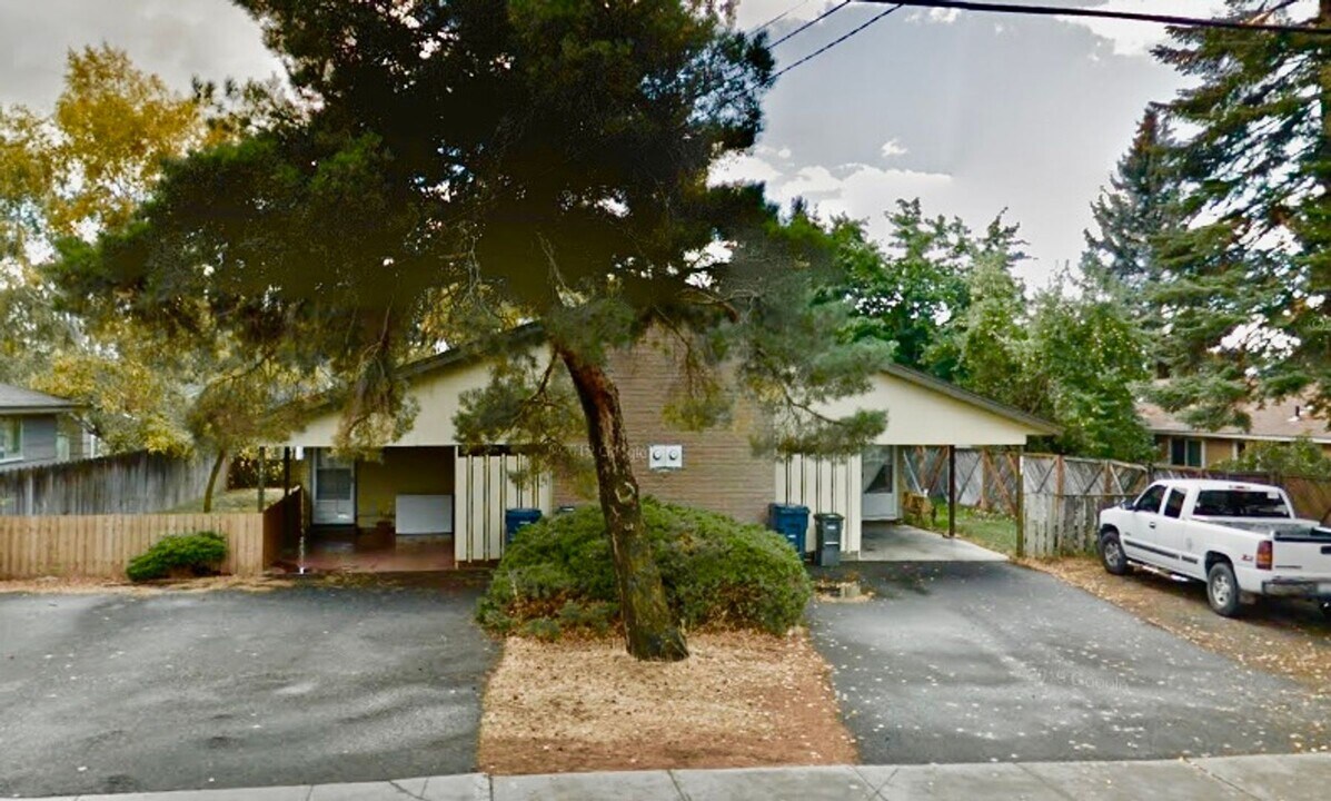 1104 E 14th Ave in Ellensburg, WA - Building Photo